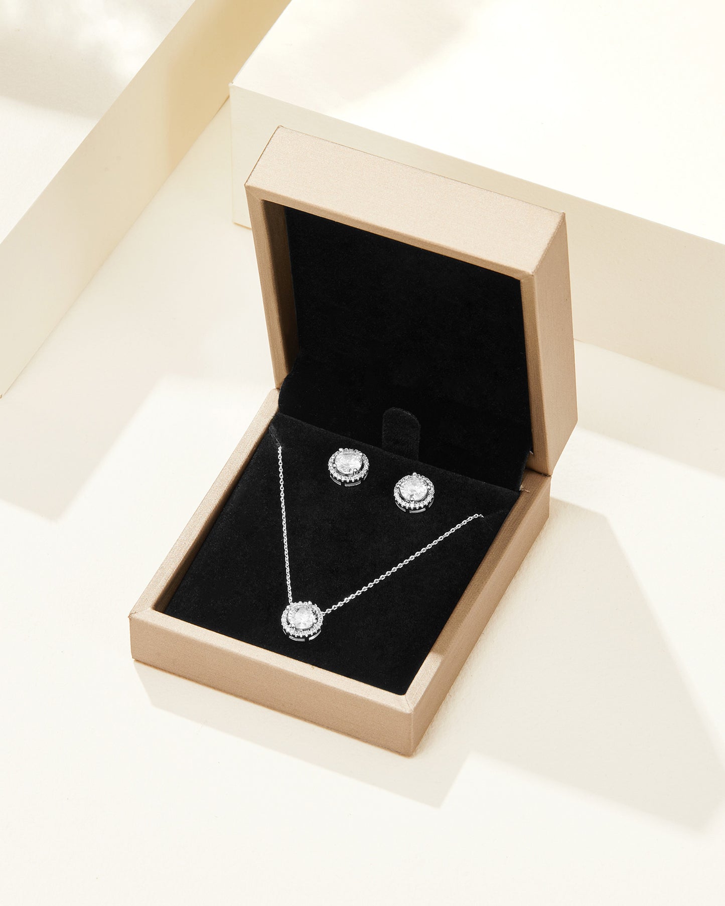 Harlow Round Cut Set