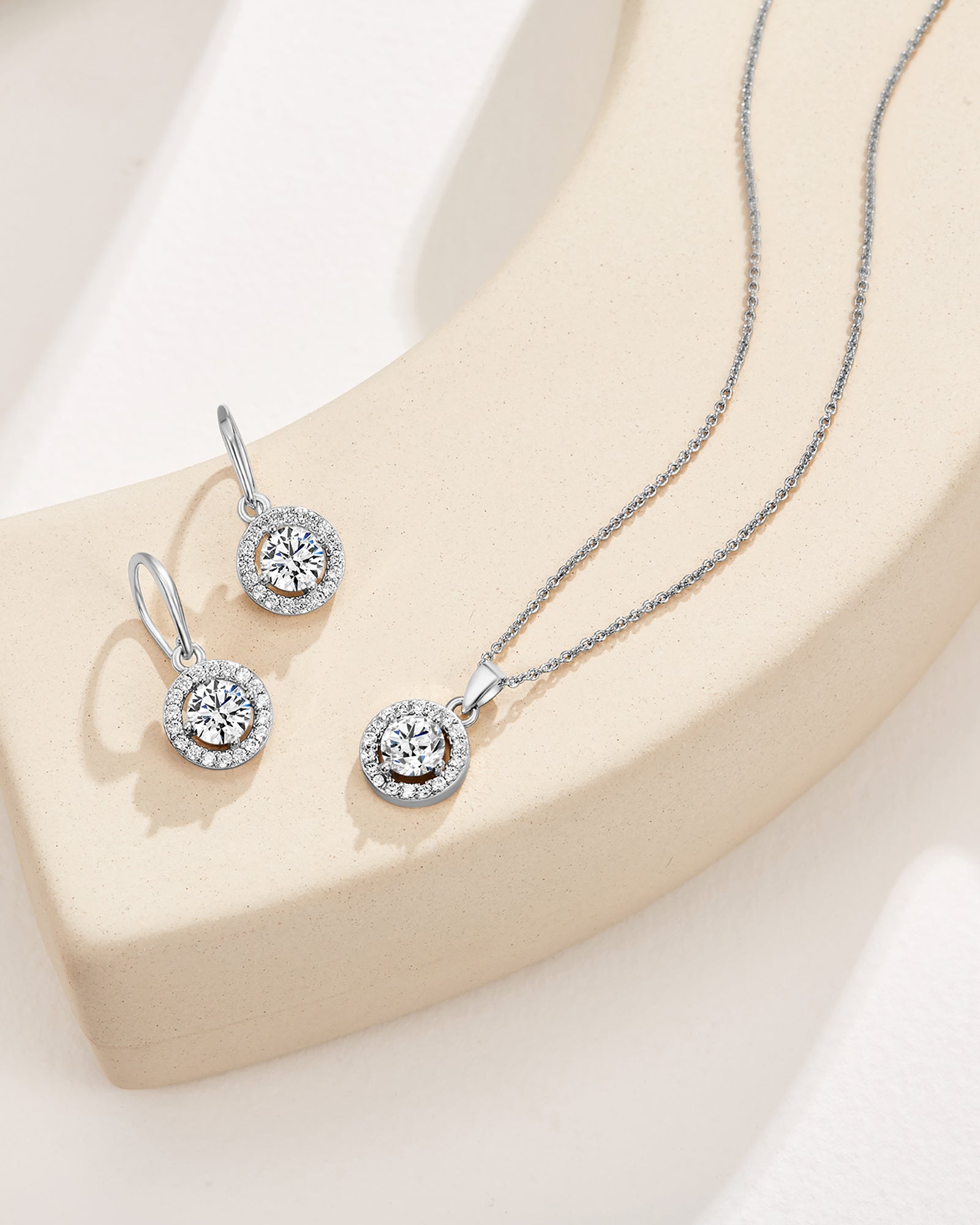 MESTIGE★ネックレス＆ピアス スワロフスキー 上品 パーティー MESTIGE☆ネックレス＆ピアス スワロフスキー 上品 パーティー